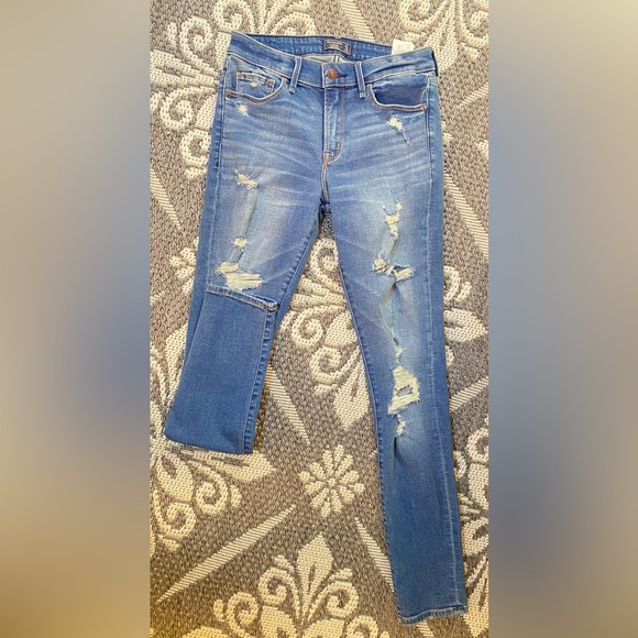 💙GREAT CONDITION | Abercrombie & Fitch | Size 27/4R - Picture 2 of 9
